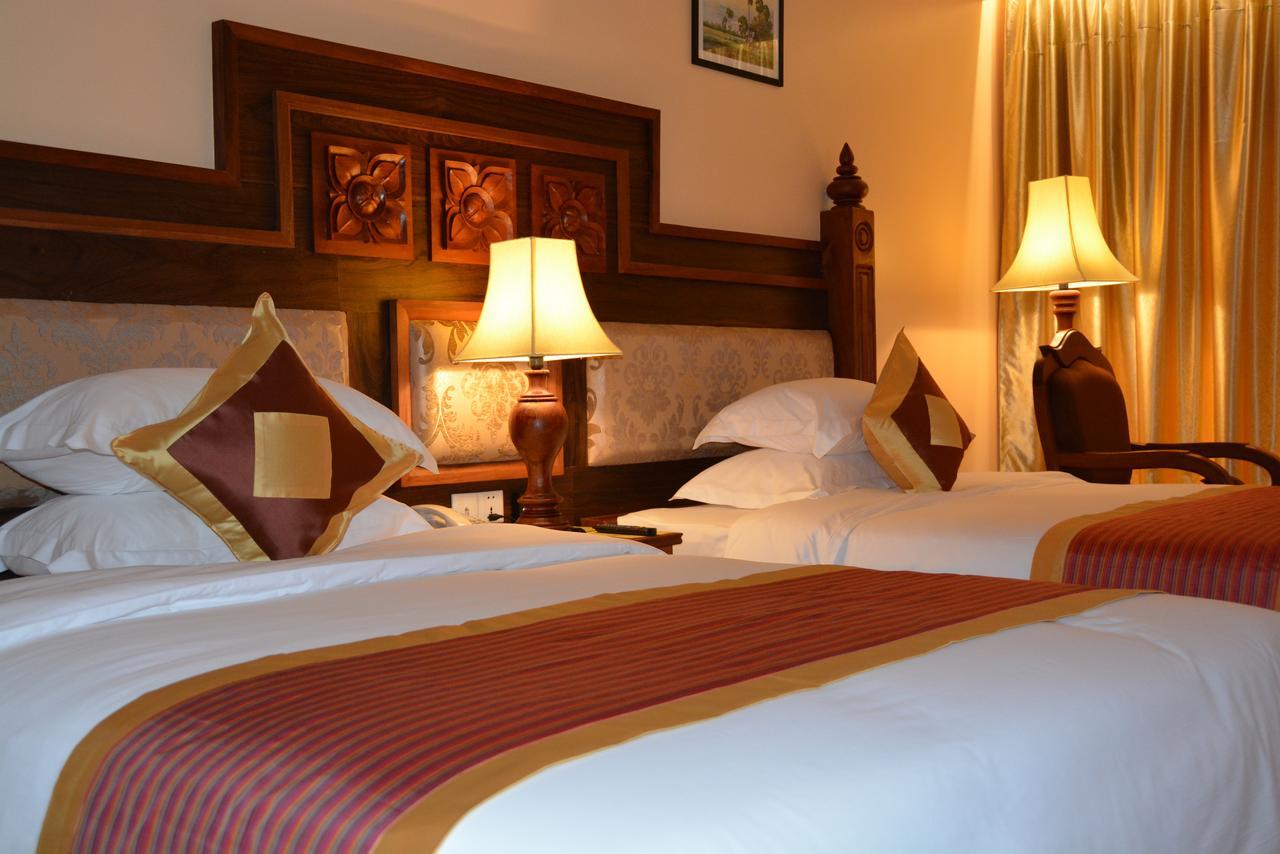 Bayon Era Hotel Siem Reap Bagian luar foto