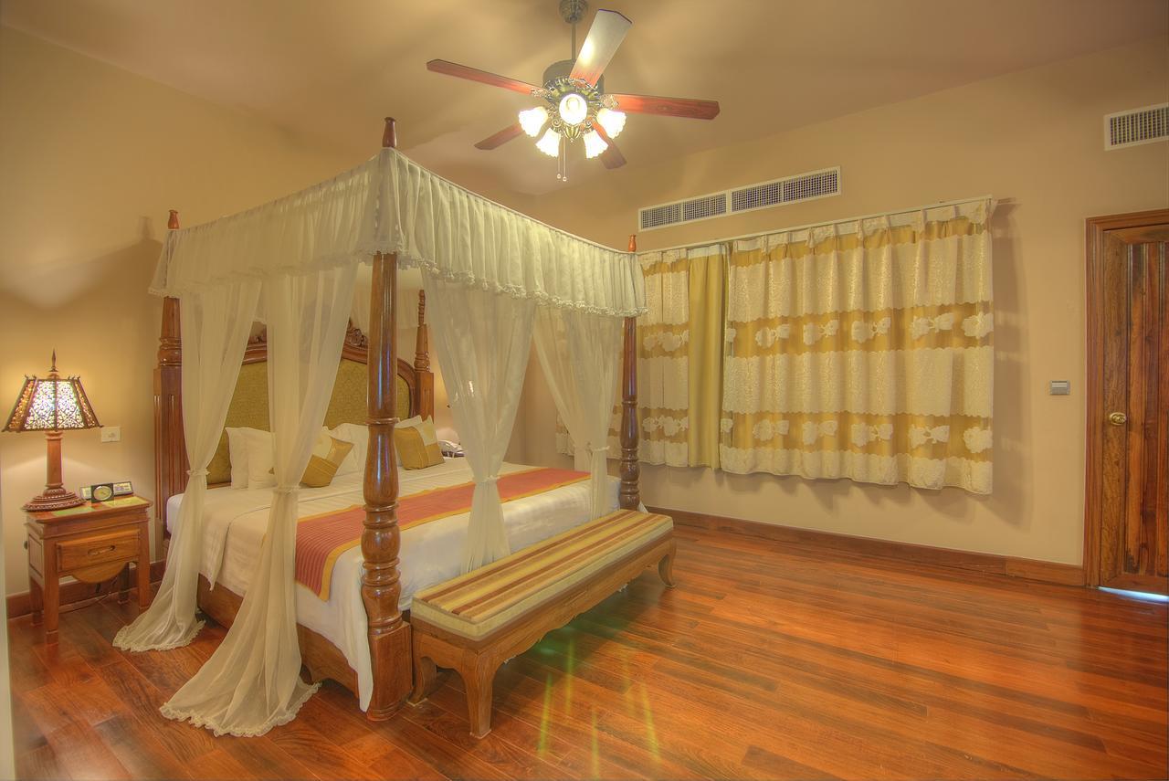 Bayon Era Hotel Siem Reap Bagian luar foto