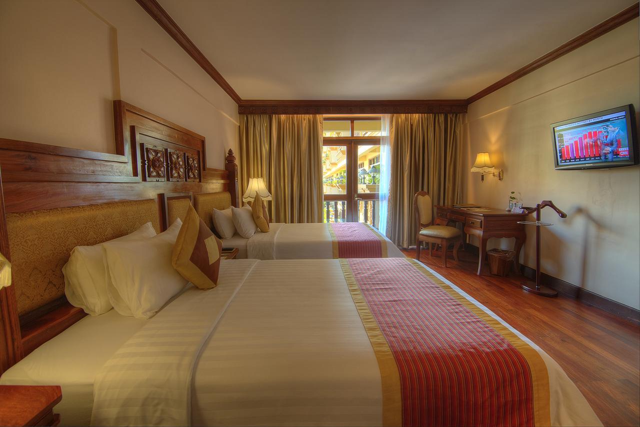 Bayon Era Hotel Siem Reap Bagian luar foto