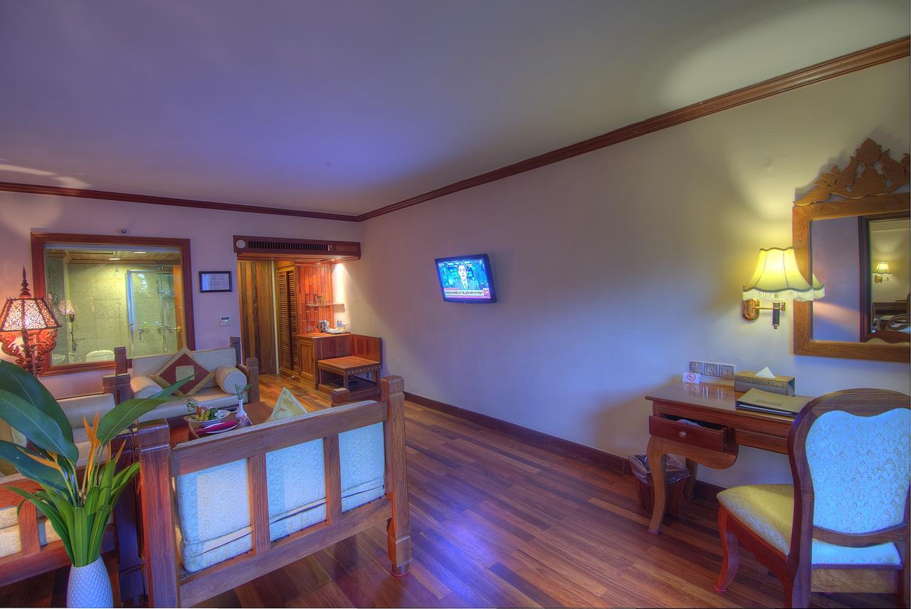 Bayon Era Hotel Siem Reap Bagian luar foto