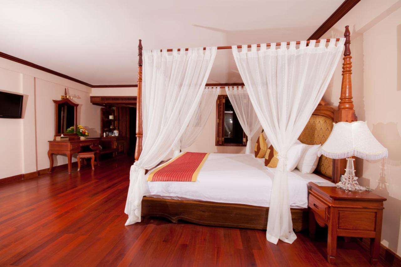 Bayon Era Hotel Siem Reap Bagian luar foto