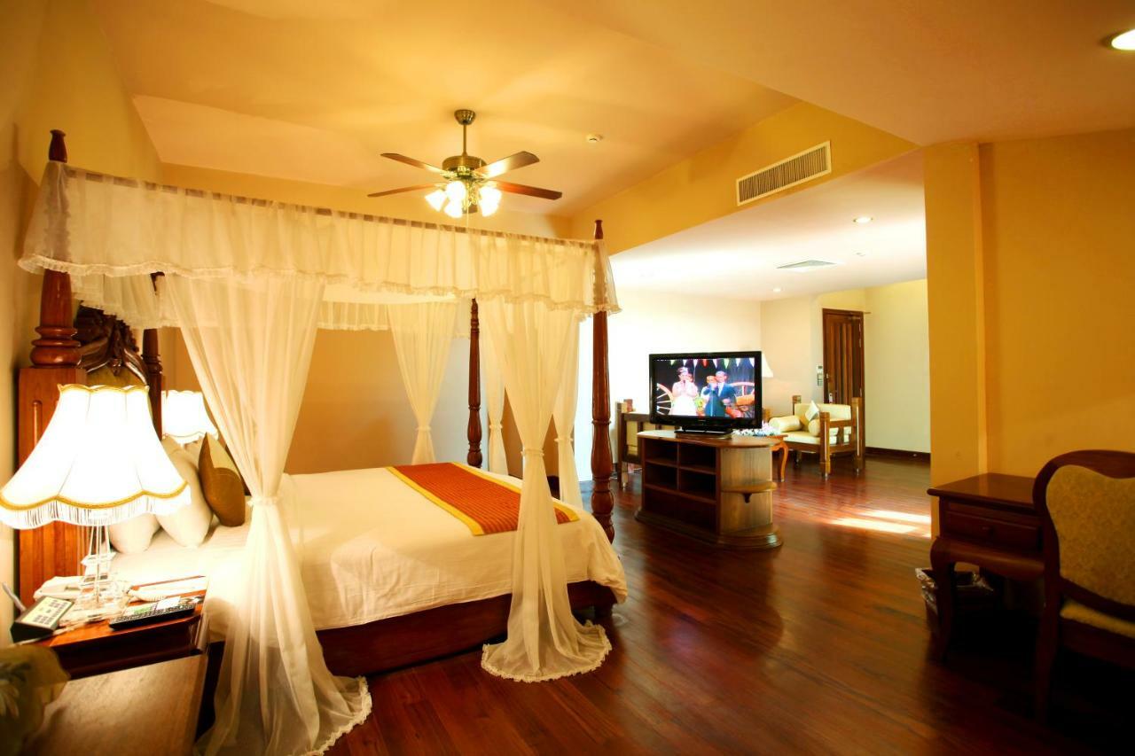 Bayon Era Hotel Siem Reap Bagian luar foto