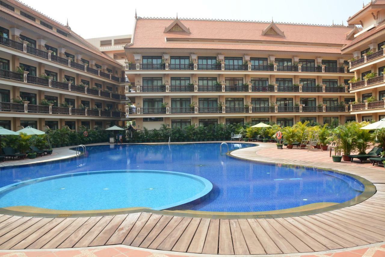 Bayon Era Hotel Siem Reap Bagian luar foto